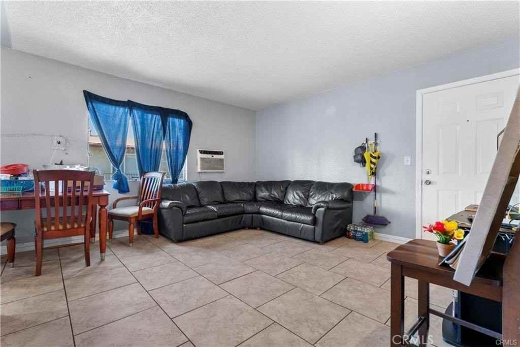 170 E Olive St #3 - Photo 3 of 12