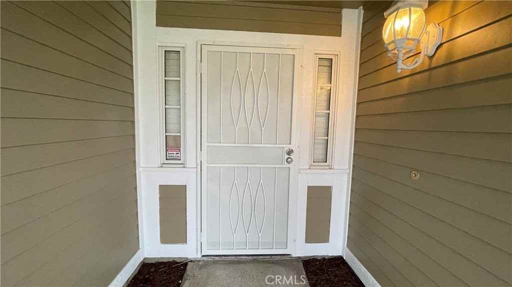 1328 E Pennsylvania Ave - Photo 2 of 23