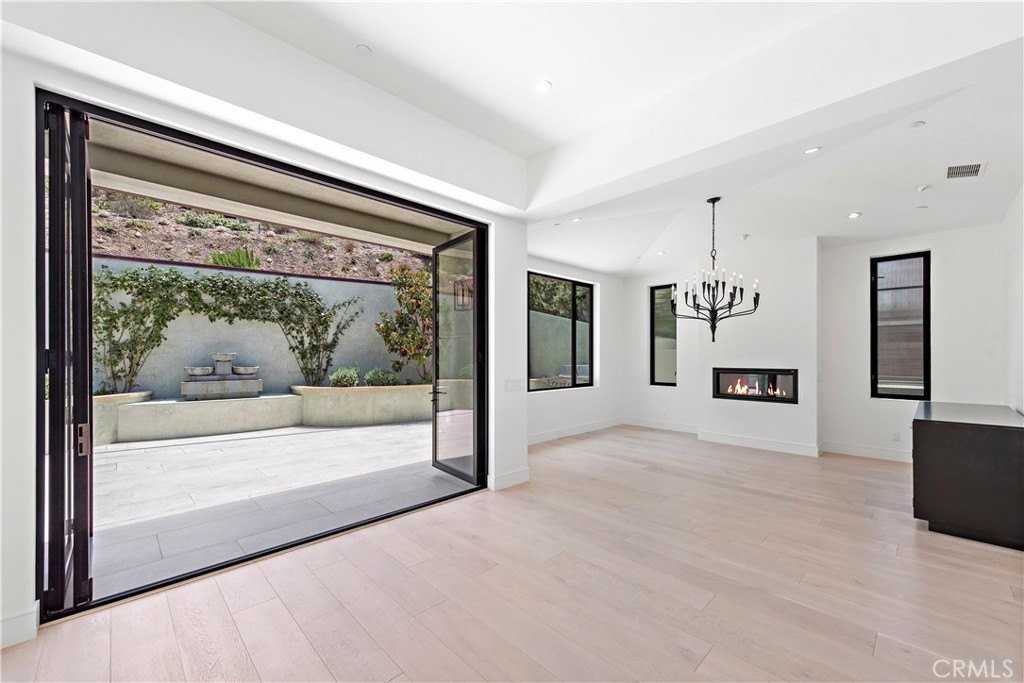 2340 Crestview Dr - Photo 6 of 50