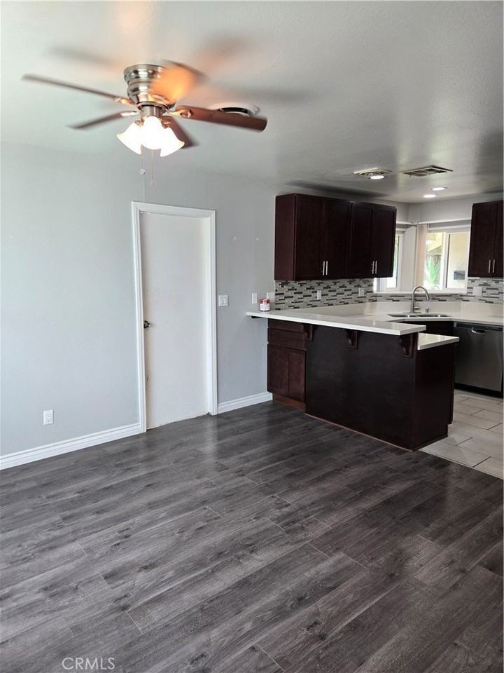 9321 Salem Ave - Photo 2 of 20