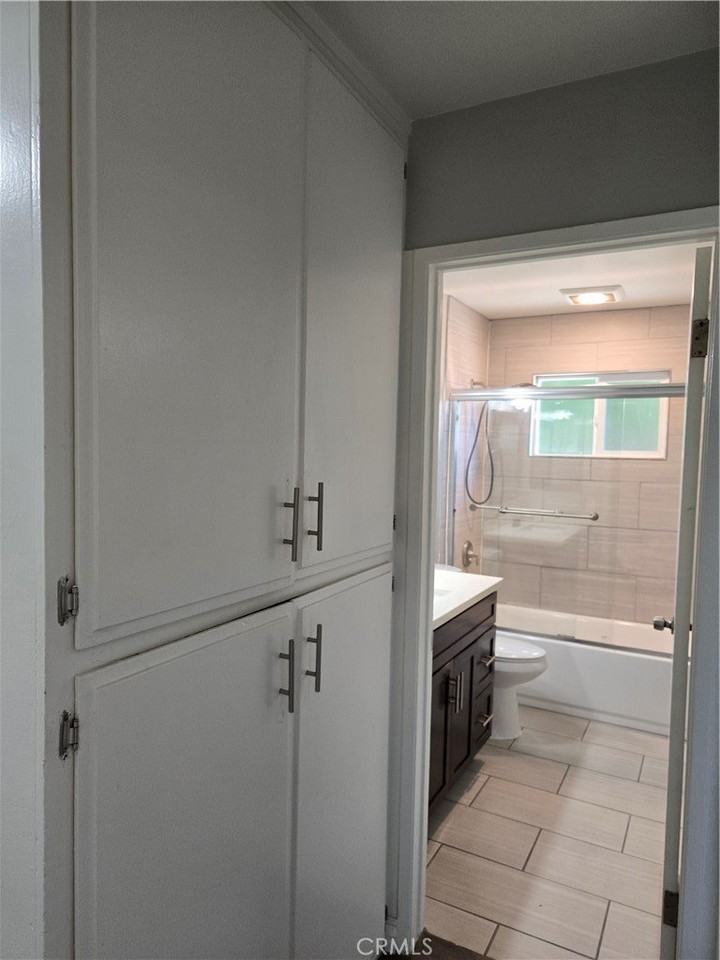 9321 Salem Ave - Photo 4 of 20