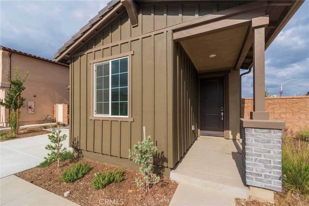 2290 Yuzu St - Photo 6 of 46