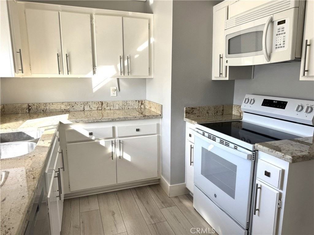 7735 Moordale Cir - Photo 5 of 17