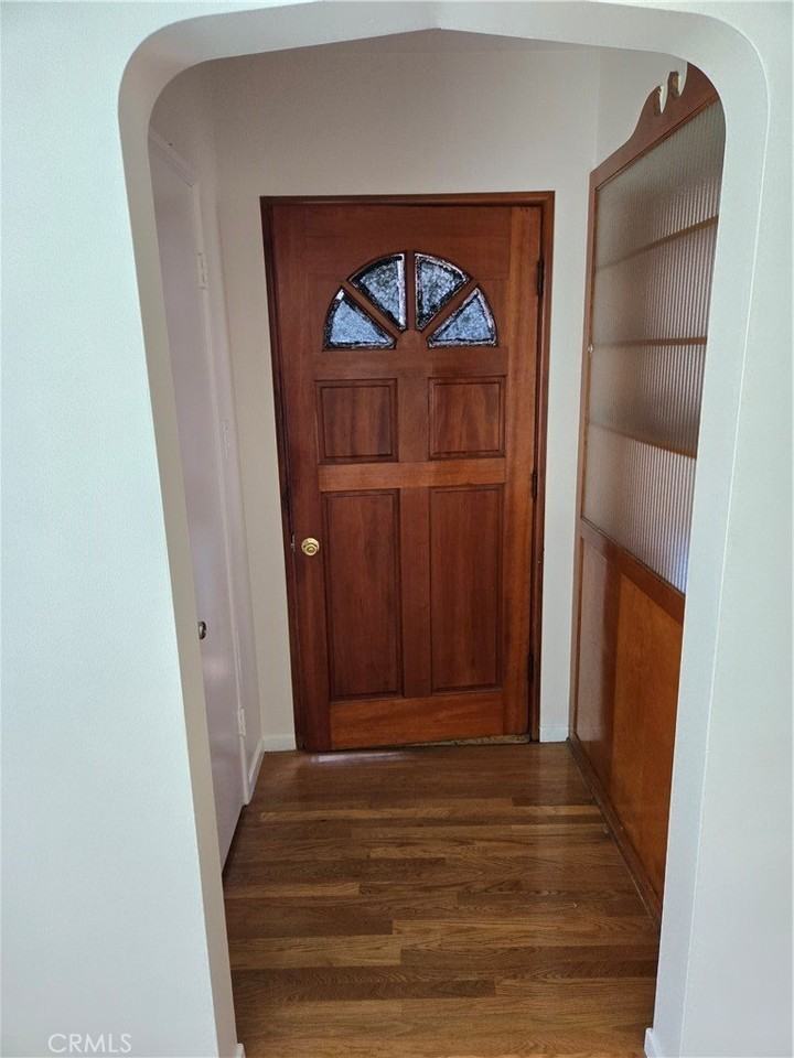 14001 Dunrobin Ave - Photo 4 of 45