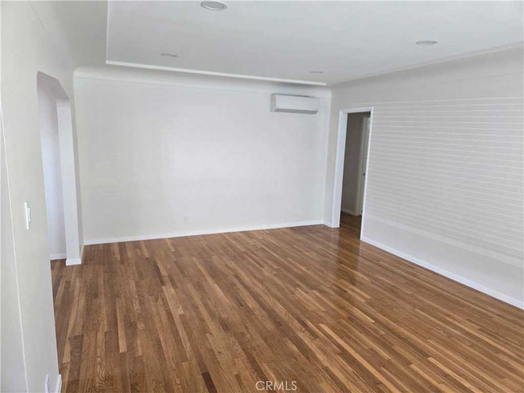 14001 Dunrobin Ave - Photo 5 of 45