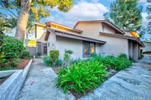 featured image of 2410 Plaza De Vis