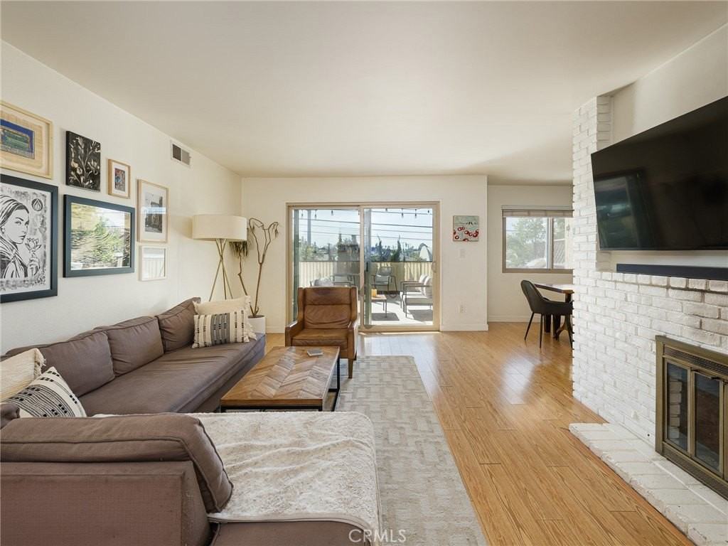 227 E Oak Ave #102 - Photo 3 of 32