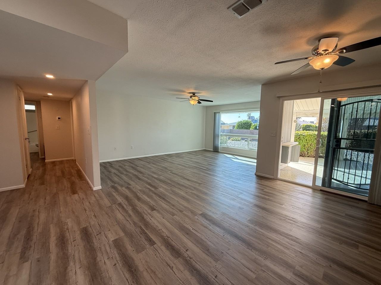 10936 W Roundelay Cir - Photo 5 of 30