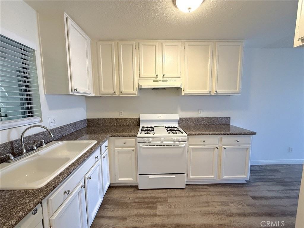 1212 Gladys Ave #201 - Photo 6 of 21