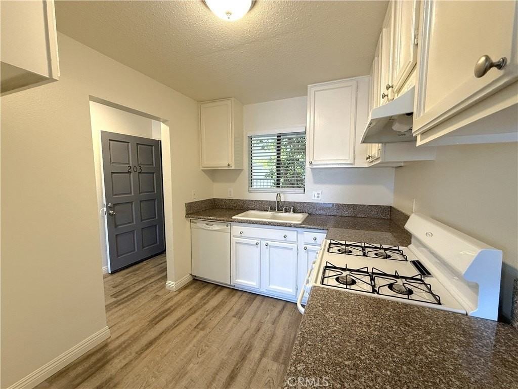 1212 Gladys Ave #201 - Photo 7 of 21