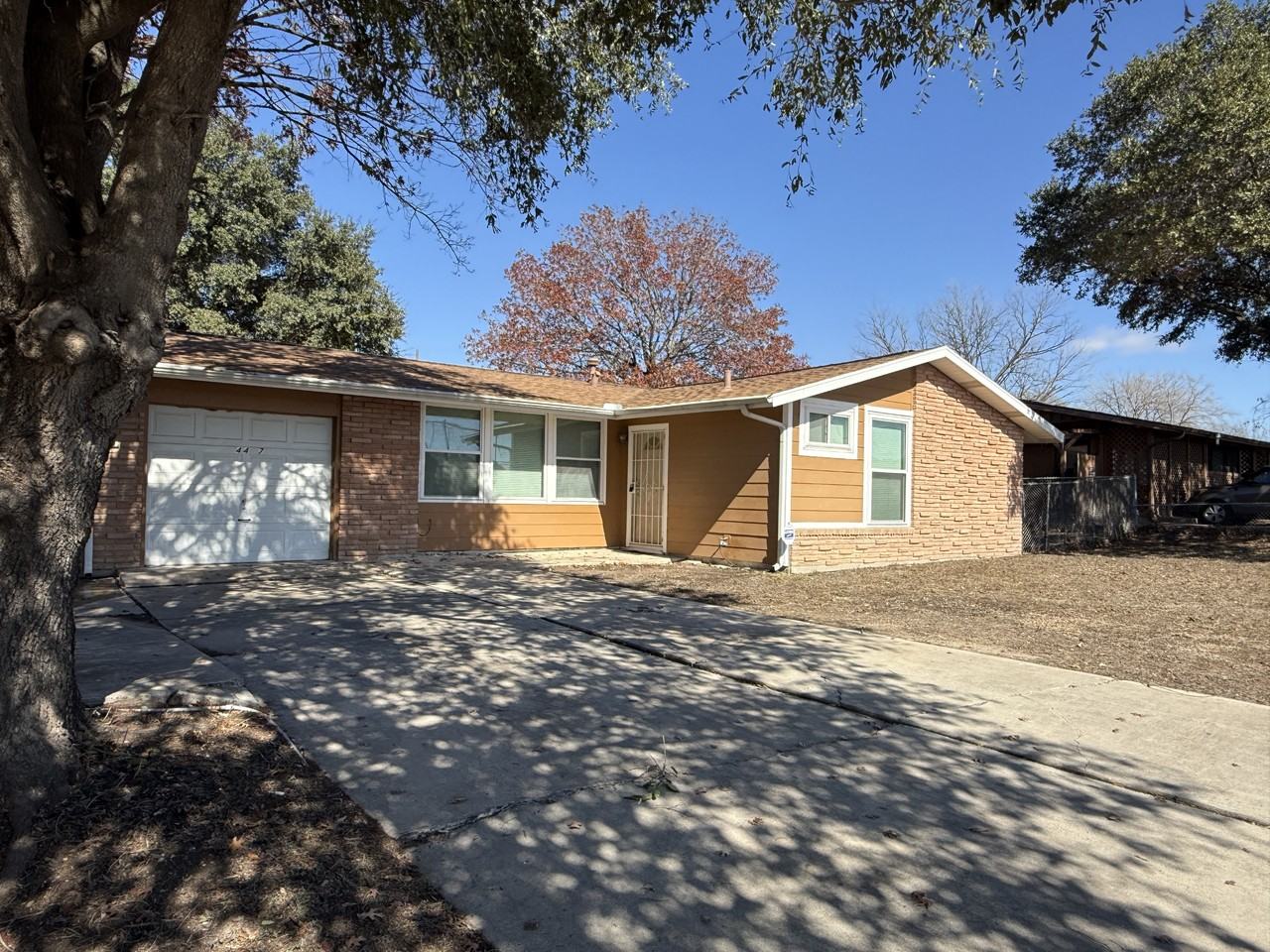 4407 Diamondhead Dr - Photo 2 of 17