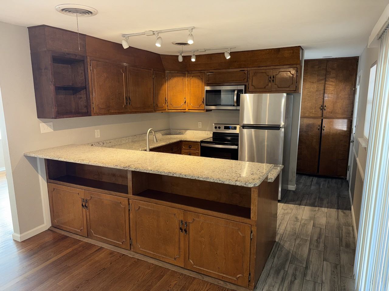 4407 Diamondhead Dr - Photo 7 of 17