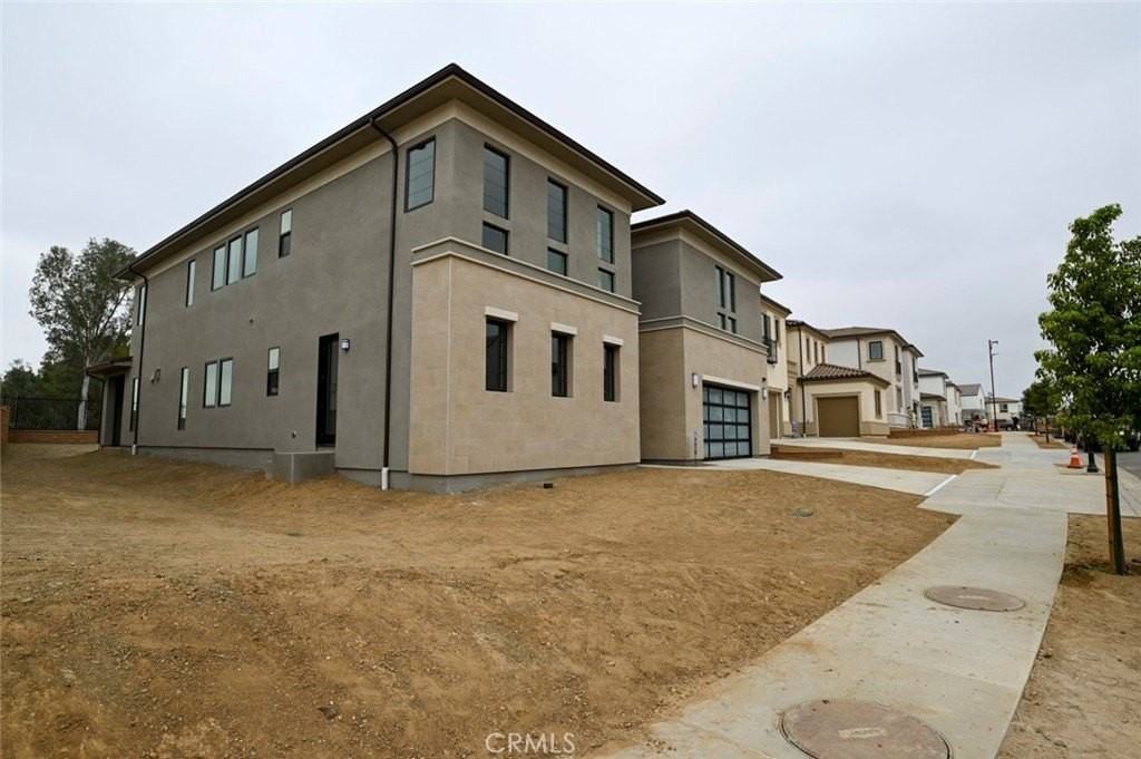 20552 Edgewood Ct - Photo 3 of 50