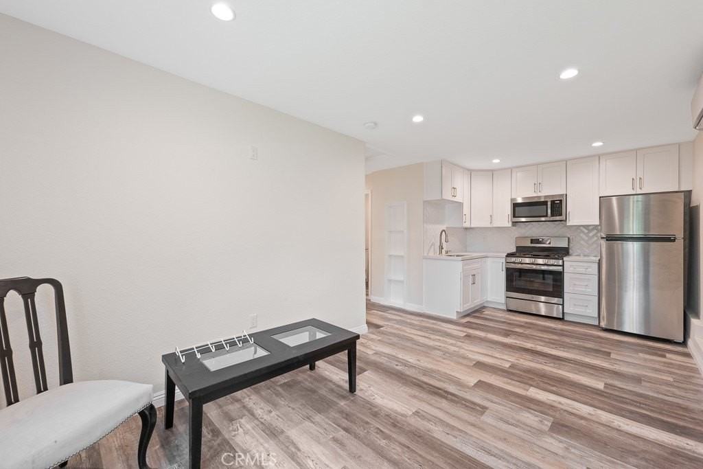 20451 Gault St - Photo 3 of 9