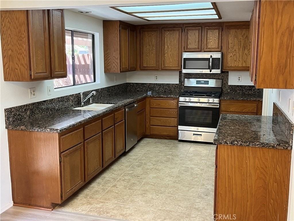 537 S College Ave - Photo 4 of 27