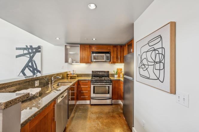 200 Townsend St - Photo 3 of 17