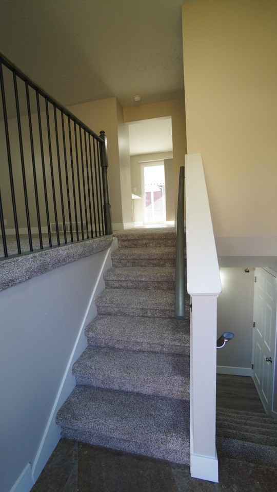 1633 Navajo Dr - Photo 3 of 36