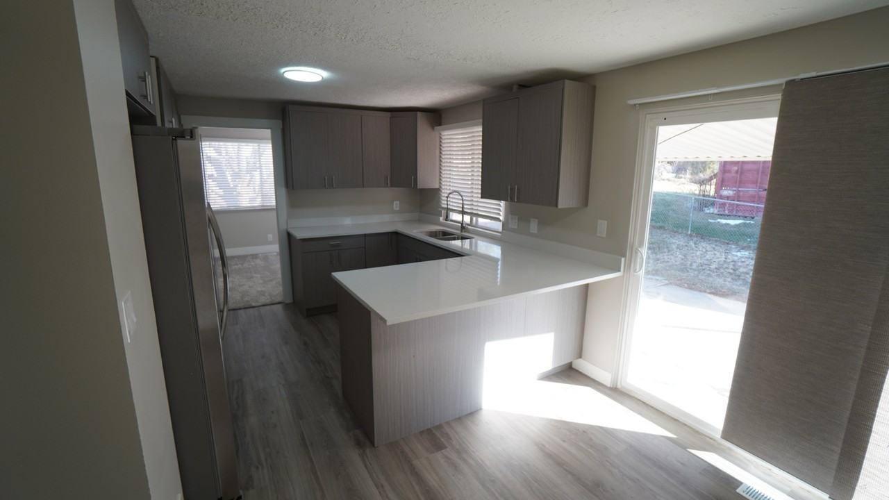 1633 Navajo Dr - Photo 6 of 36