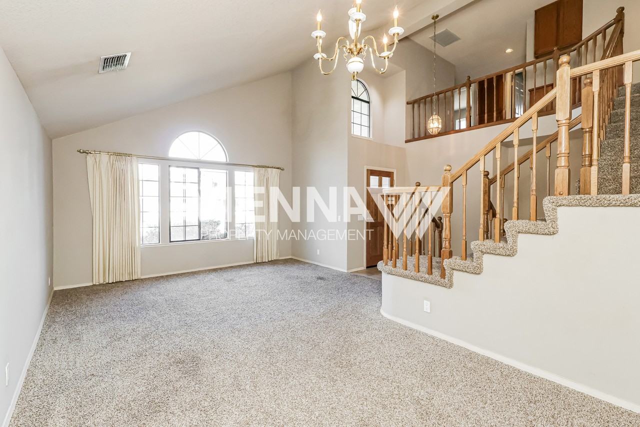 441 N Lexington Dr - Photo 3 of 20