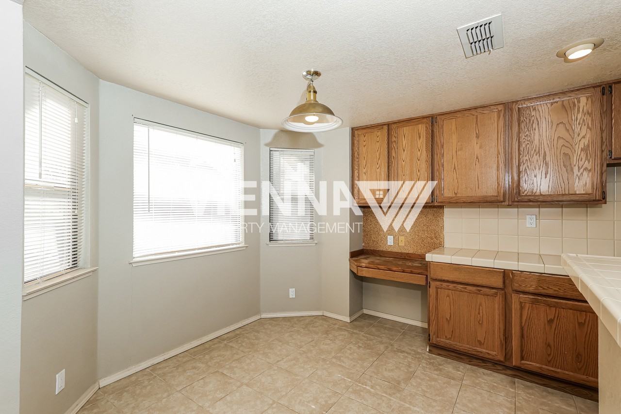 441 N Lexington Dr - Photo 4 of 20