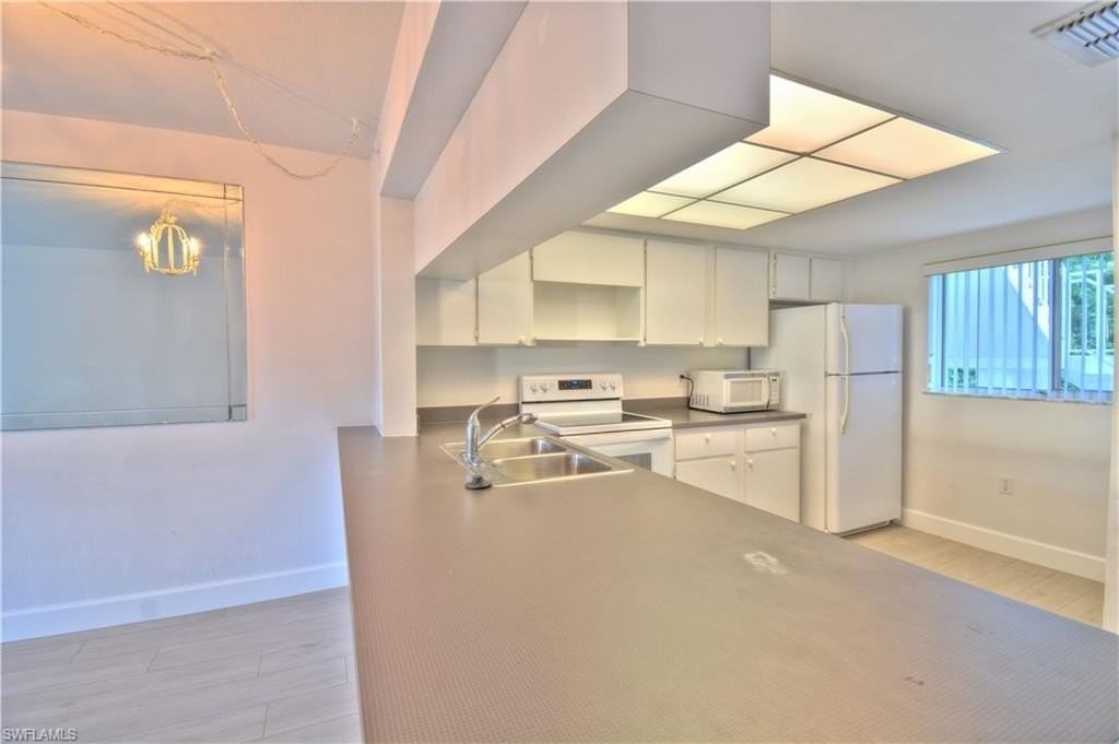 2330 Naples Trace Cir Unit 9-903 #9-903 - Photo 5 of 20