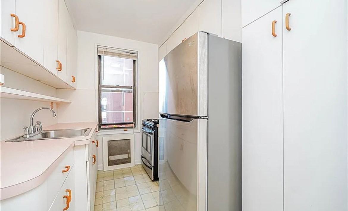 3101 Ocean Pkwy - Photo 4 of 47