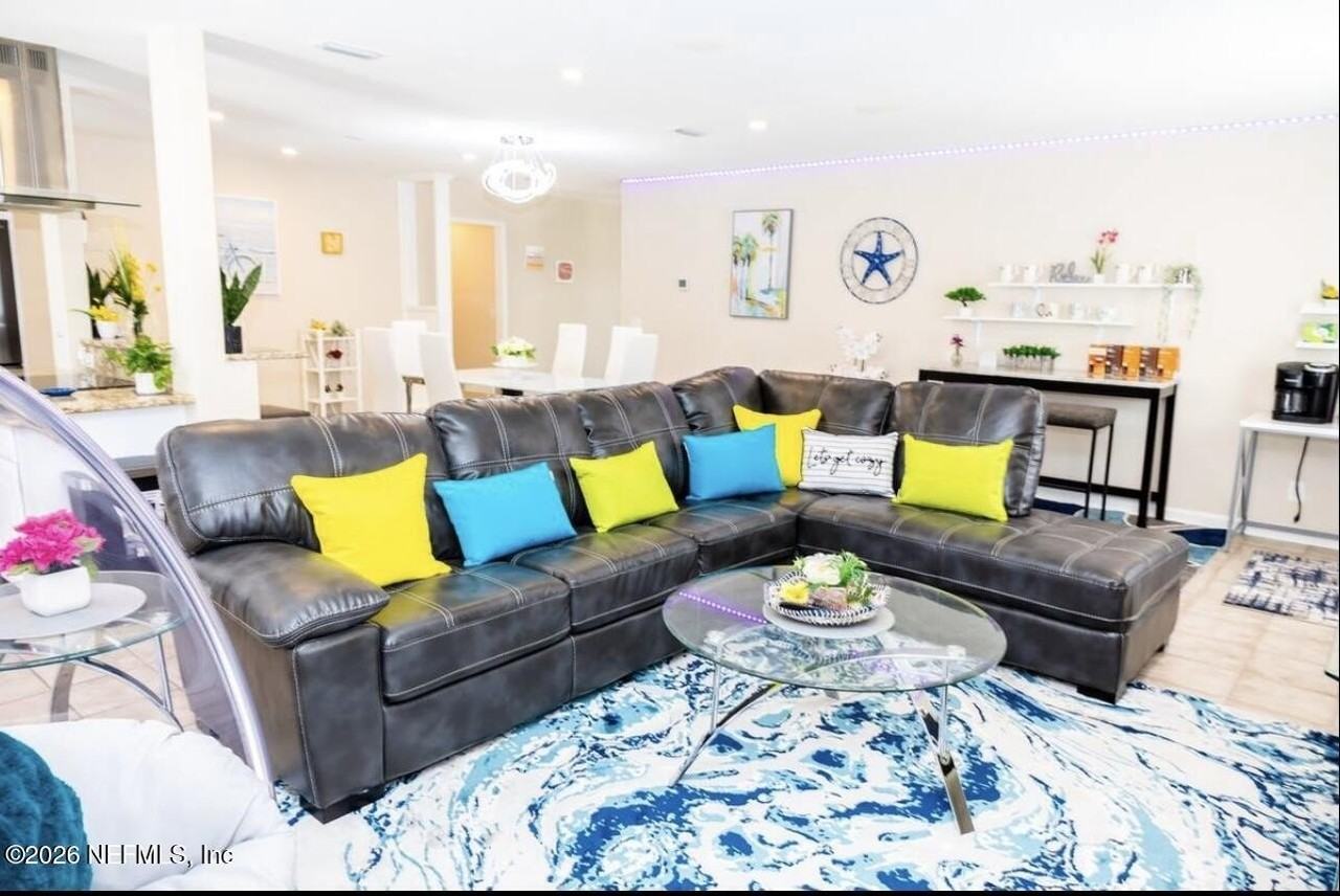 780 Ashwood St - Photo 5 of 16