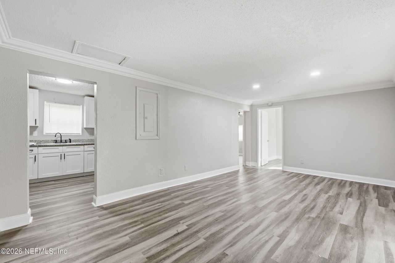 2002 Saint Clair St - Photo 4 of 29