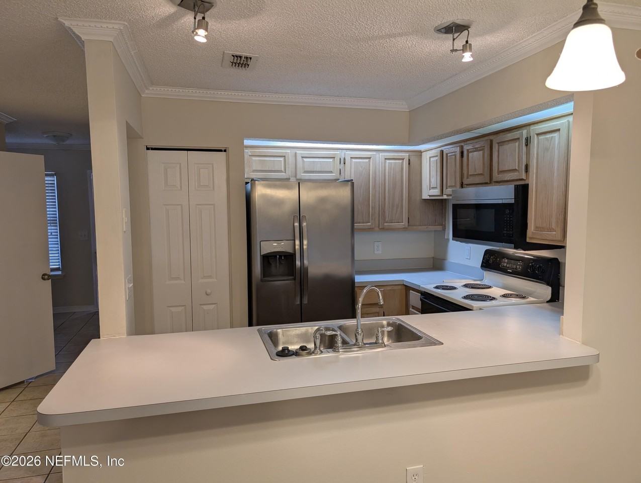 8529 Sturbridge Cir W - Photo 6 of 12