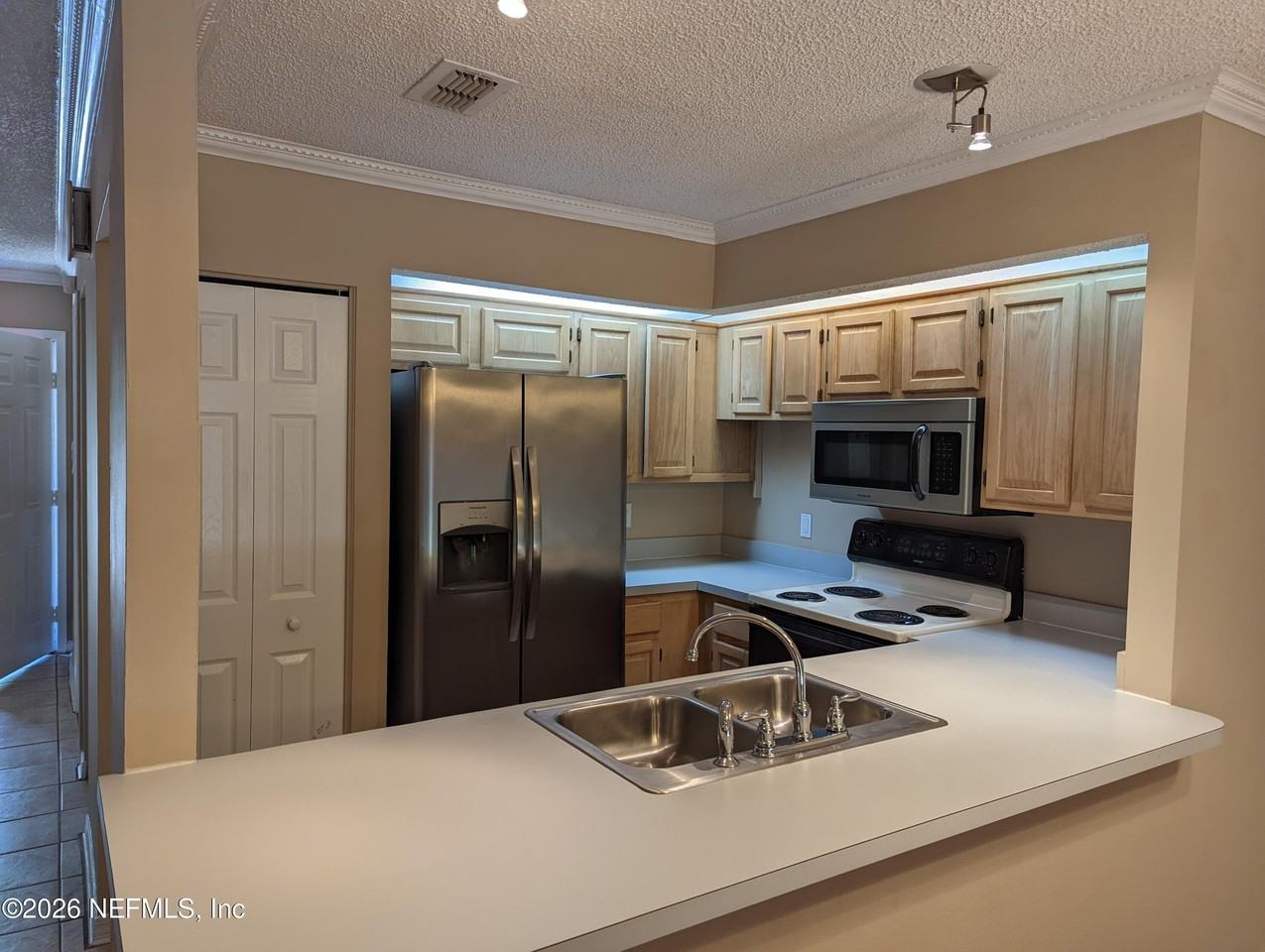 8529 Sturbridge Cir W - Photo 7 of 12