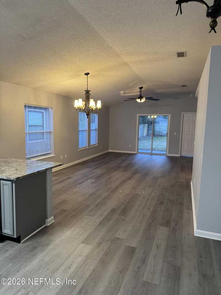 5558 Oak Crossing Dr - Photo 3 of 17