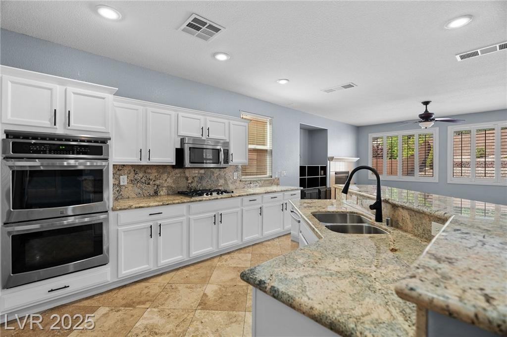 10281 Wolves Den Ln - Photo 2 of 36