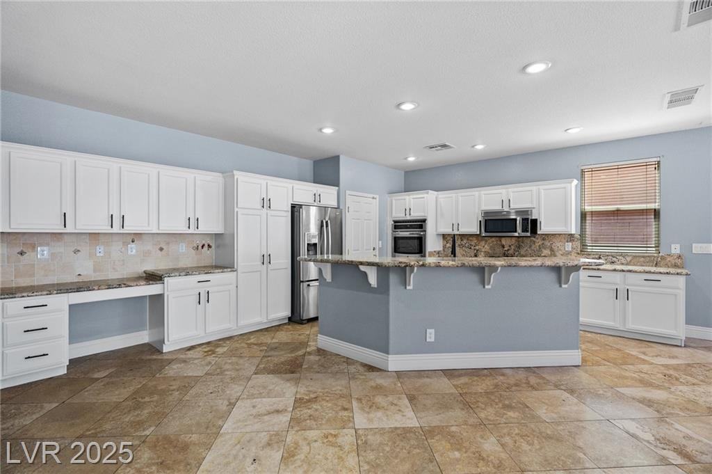 10281 Wolves Den Ln - Photo 3 of 36
