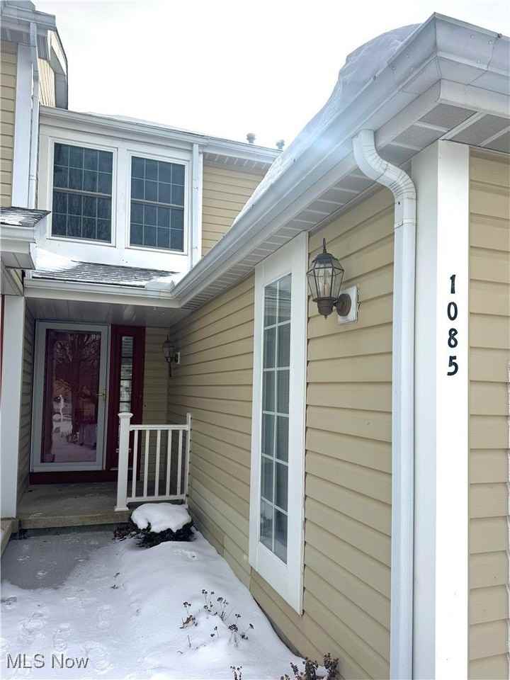 1085 Sunhaven Dr - Photo 2 of 31