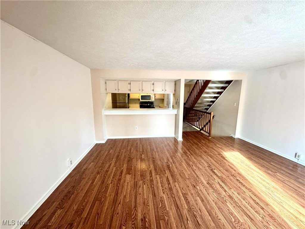 1085 Sunhaven Dr - Photo 3 of 31