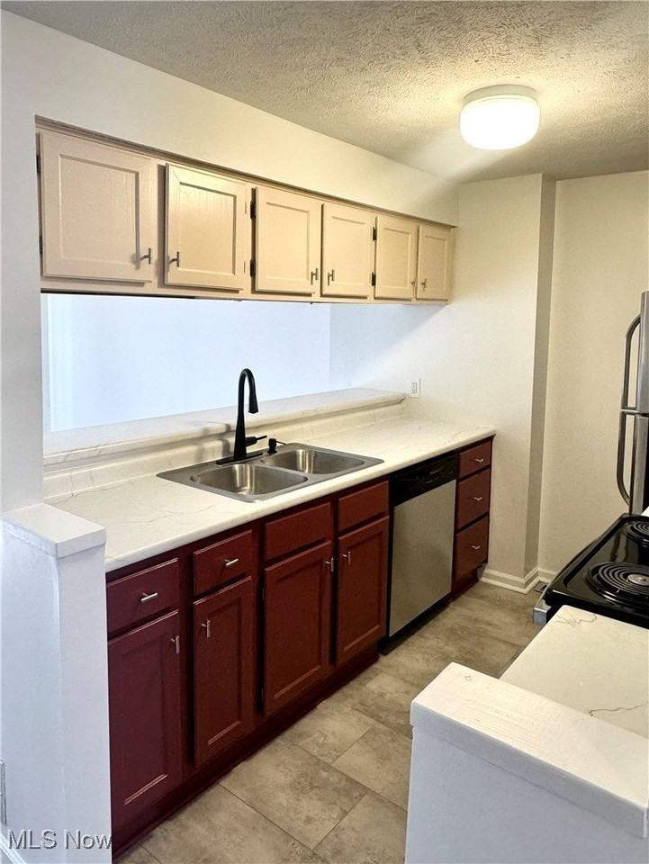 1085 Sunhaven Dr - Photo 7 of 31