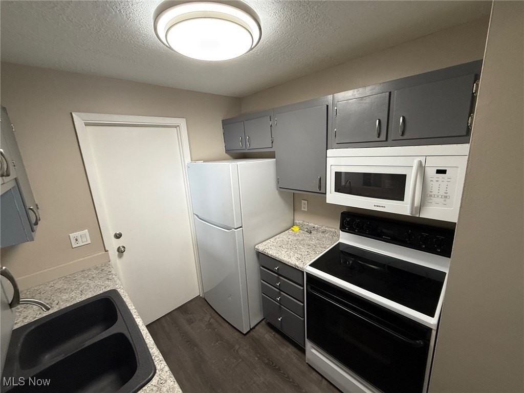 2465 Warren Pkwy Apt 6 #6 - Photo 2 of 16