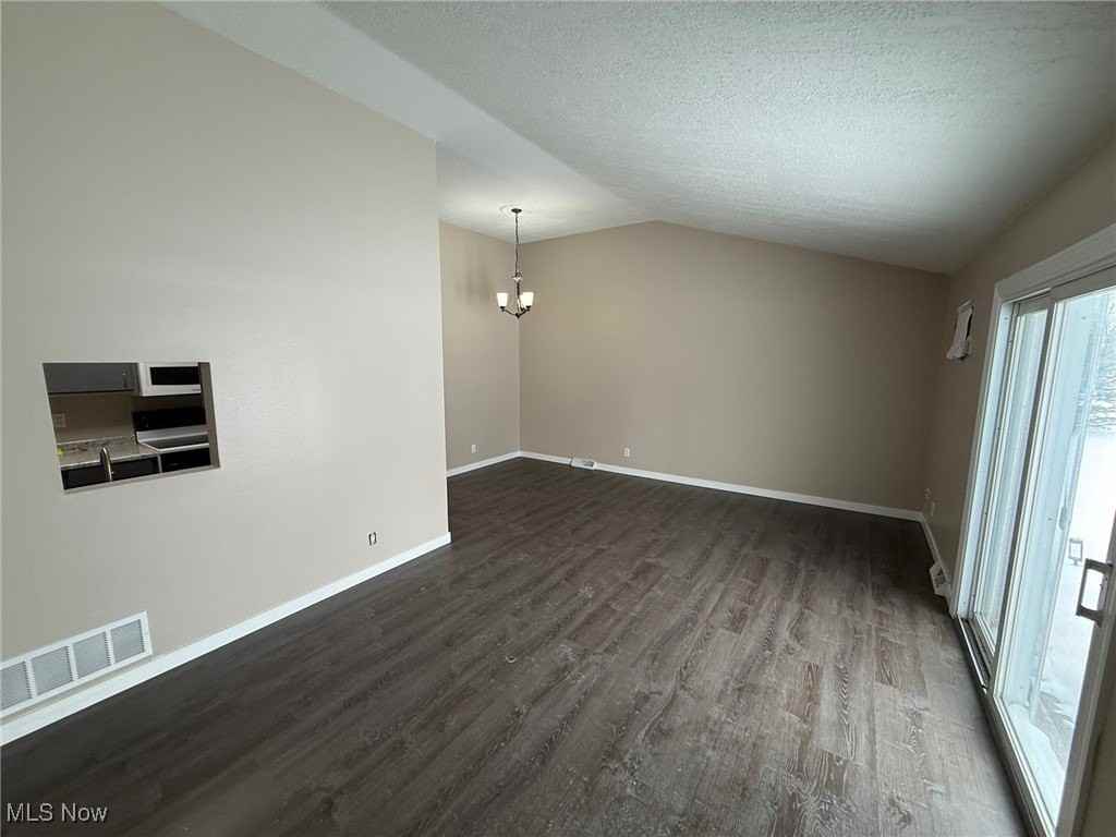 2465 Warren Pkwy Apt 6 #6 - Photo 3 of 16