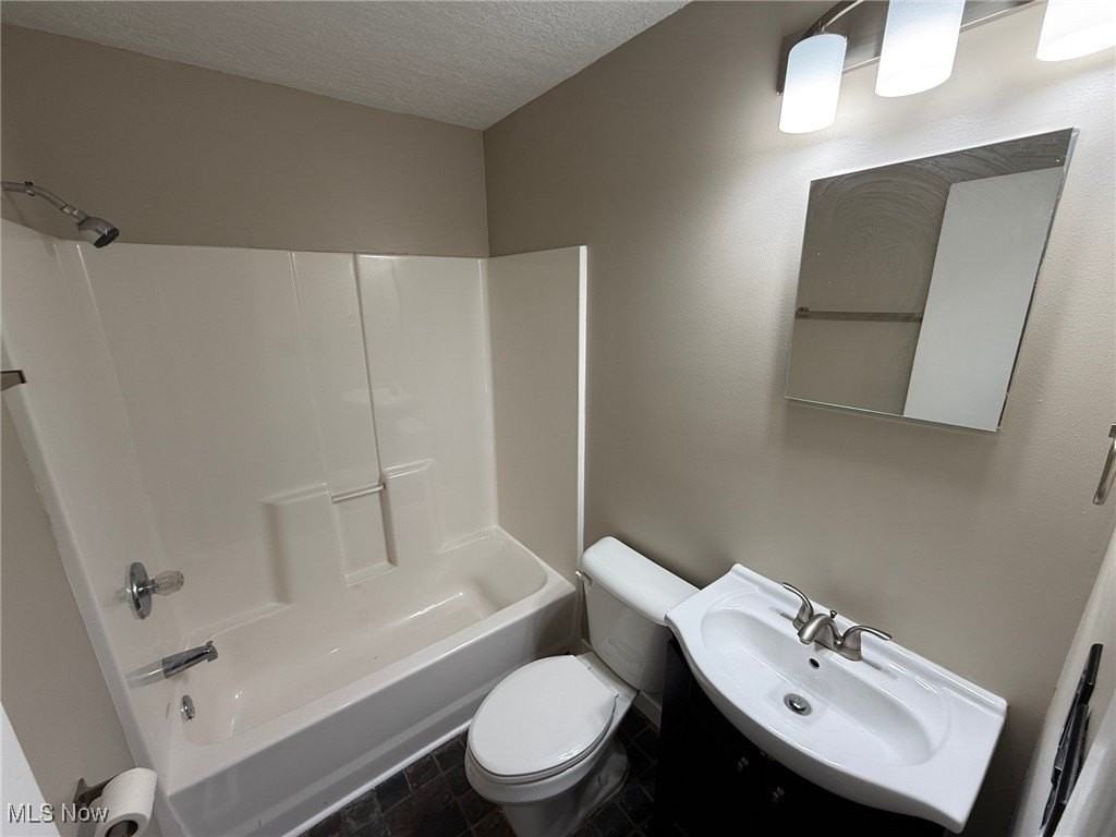 2465 Warren Pkwy Apt 6 #6 - Photo 4 of 16