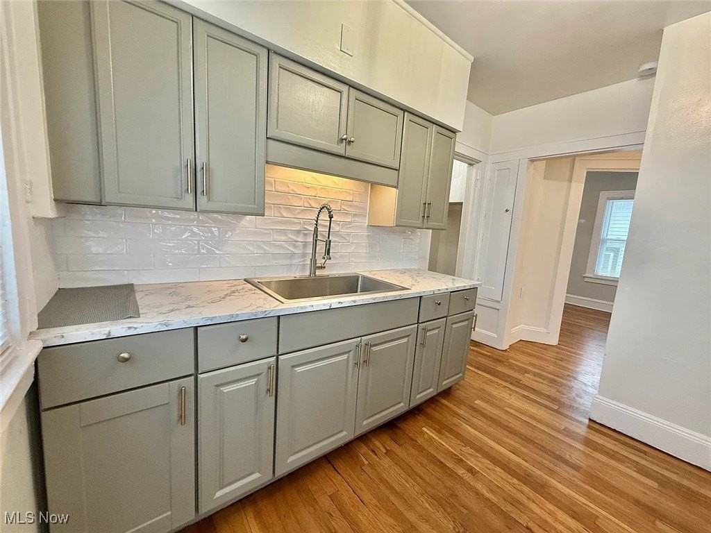 1319 Lakewood Ave - Photo 4 of 15