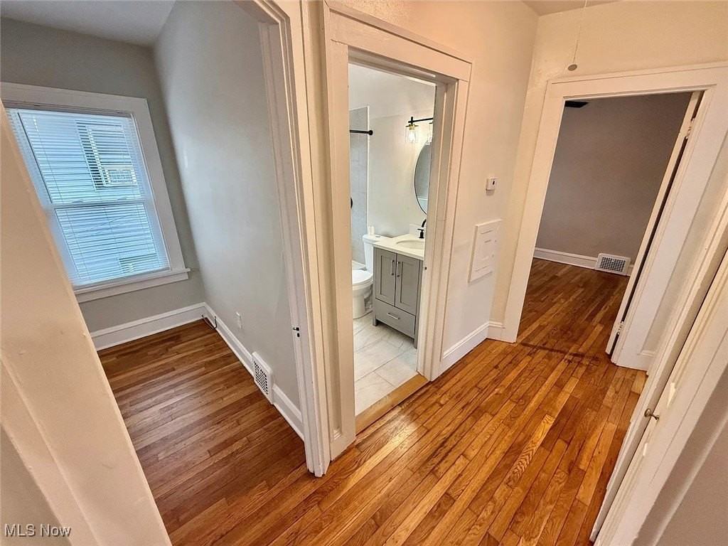 1319 Lakewood Ave - Photo 6 of 15