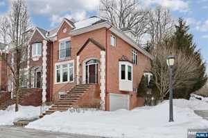 featured image of 26 Candlewood Dr