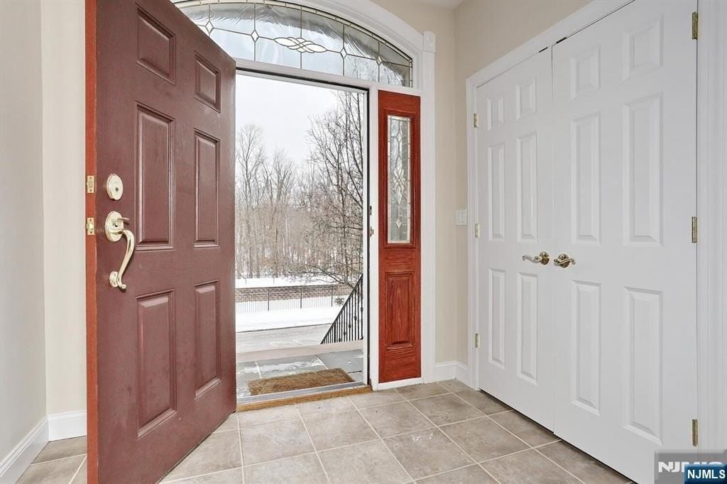 26 Candlewood Dr - Photo 3 of 50