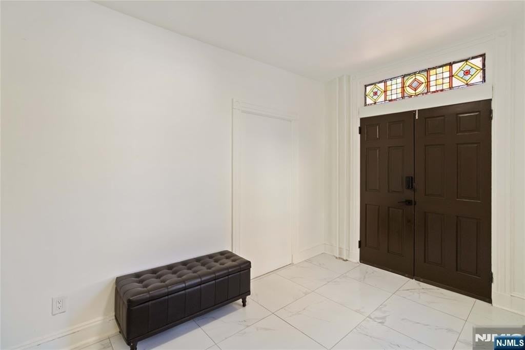 87 James St - Photo 4 of 25