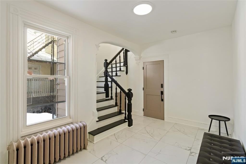 87 James St - Photo 5 of 25