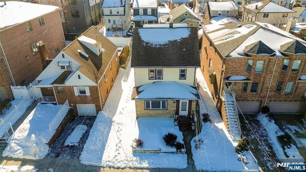 428 Lawton Ave - Photo 3 of 45