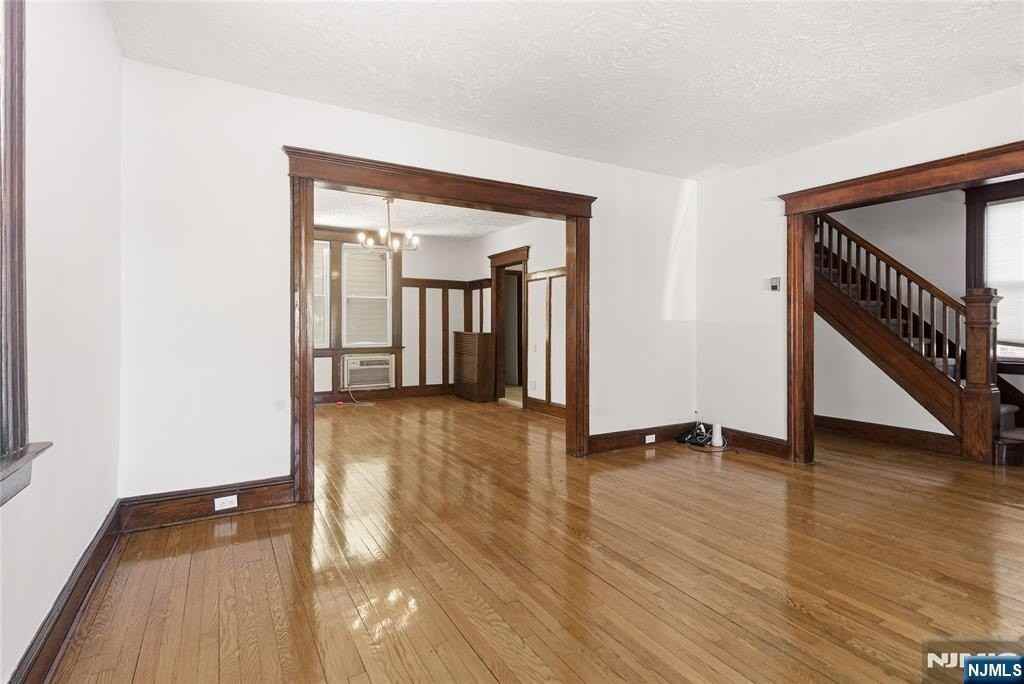 428 Lawton Ave - Photo 5 of 45