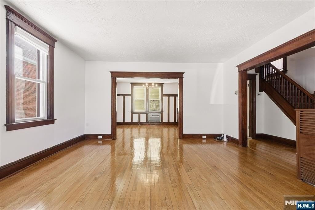 428 Lawton Ave - Photo 7 of 45