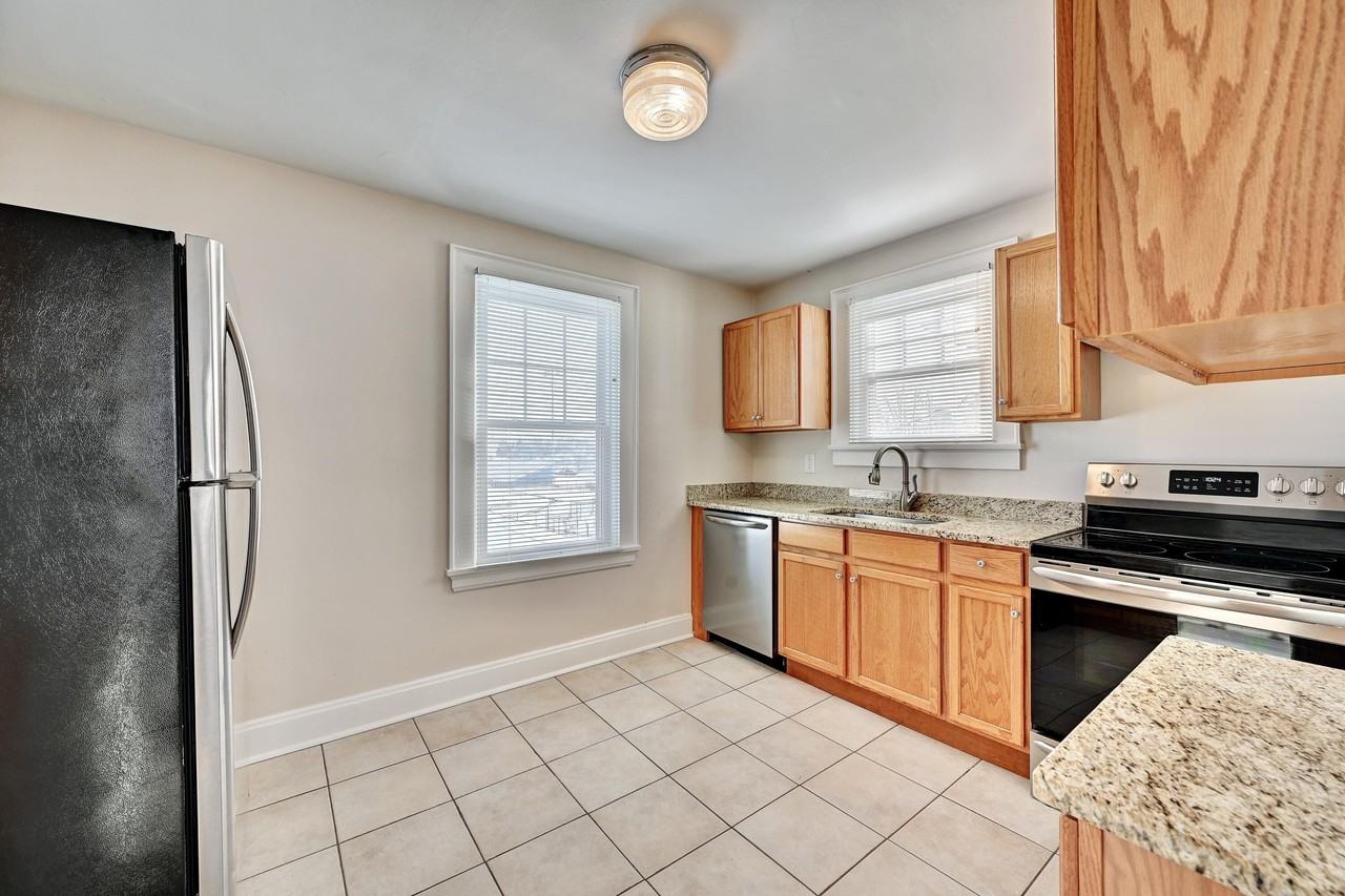 832 St James Ave Unit 2 #2 - Photo 4 of 13