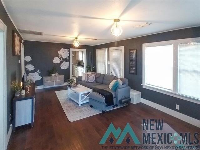 1900 Axtell St - Photo 4 of 25